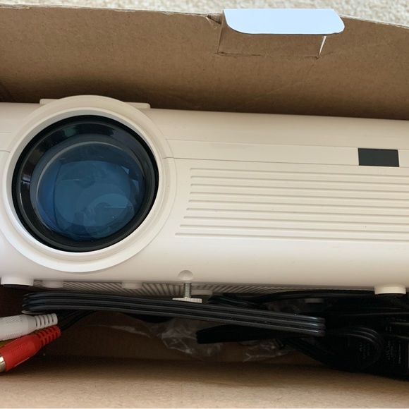 GPX Mini Projector with Bluetooth. - Picture 2 of 3